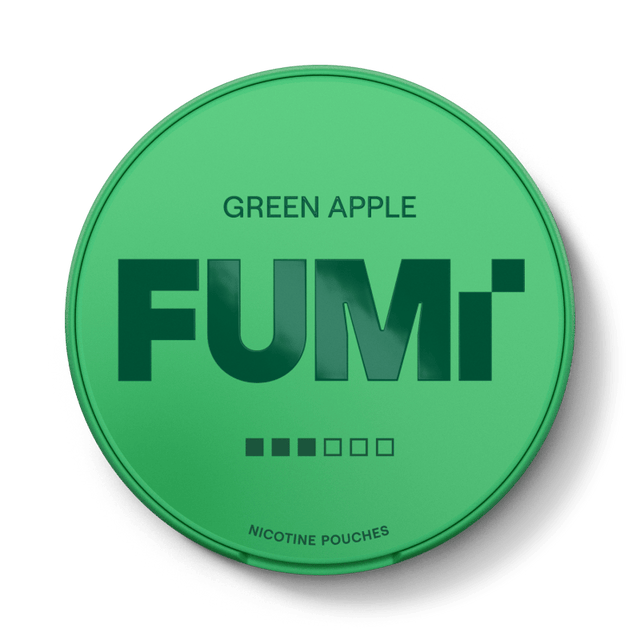 FUMi Green Apple Strong är en tobaksfri nikotinpåse med äppelsmak i slim-format, 8 mg nikotin per prilla
